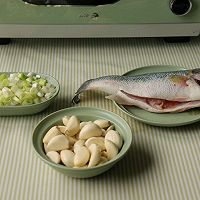 #以美食的名义说爱她#干饭人绝对不能放过的经典蒜香纸包鱼的做法图解4