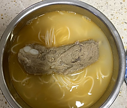 强烈推荐：猪骨浓虾汤煨面的做法