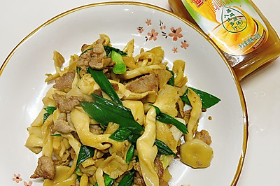 肉炒榆黄蘑