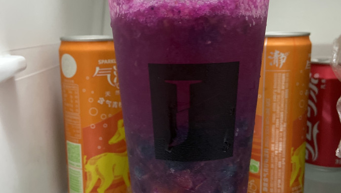 简单的水果气泡杯