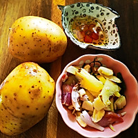 水油焖煮土豆片#少盐饮食 轻松生活#的做法图解1