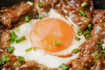 日食记 | 电饭煲窝蛋牛肉饭