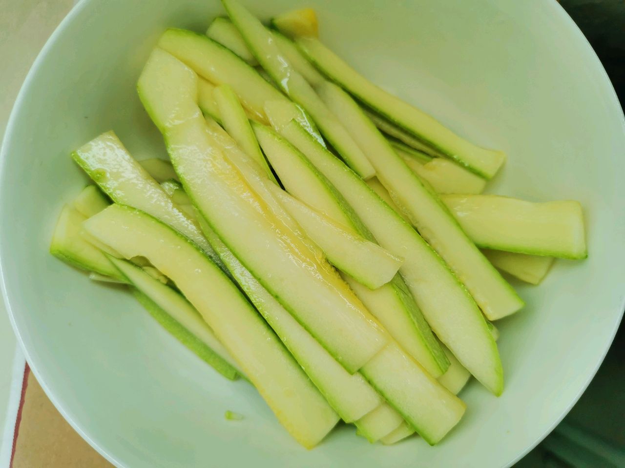 【香干辣炒西葫芦的做法,香干辣炒西葫芦的家常做法】美食杰菜谱做法大全