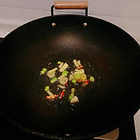 蒜苔爆炒鱿鱼的做法图解3