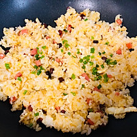 隔夜饭也能炒出新花样，蛋炒饭，全家都喜欢的做法图解6
