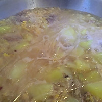 自制东北菜 酸菜猪肉土豆炖粉条的做法图解1