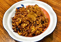 可以吃半锅米饭的下饭菜～萝卜干烧肉的做法