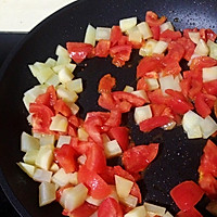 西红柿土豆咸笋汤的做法图解4