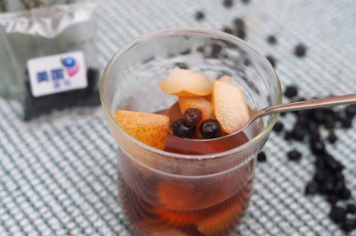 小阳人食愈：蓝莓金桔炖雪梨
