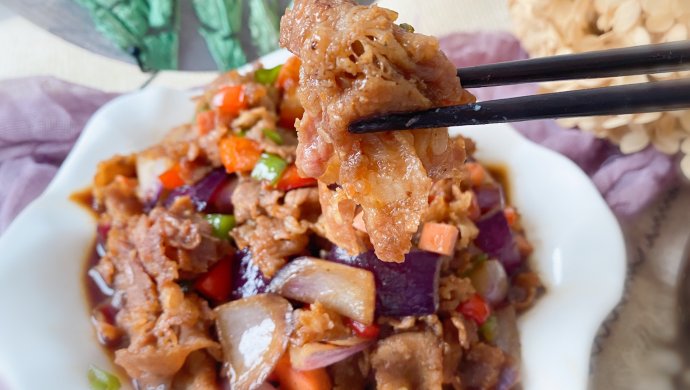 黑椒酱汁牛肉配白饭