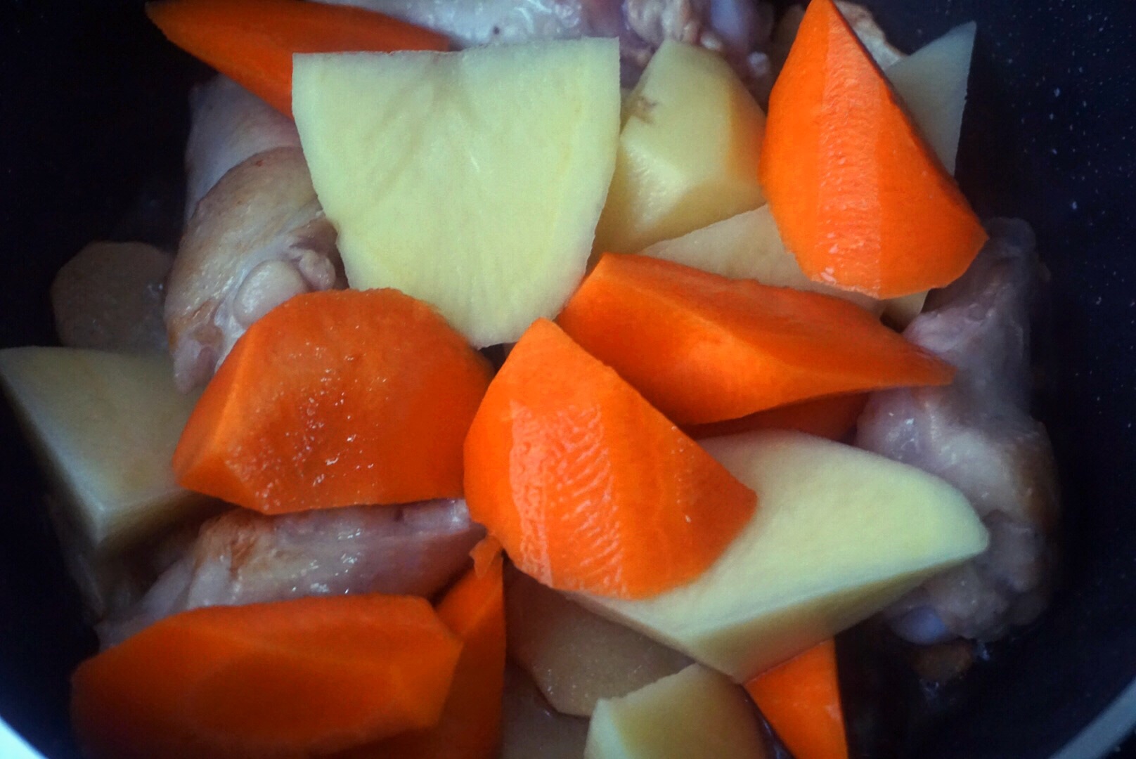 胡萝卜土豆炖鸡腿怎么做_胡萝卜土豆炖鸡腿的做法_豆果美食