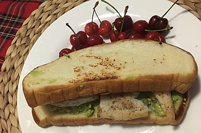 牛油果龙利鱼三明治