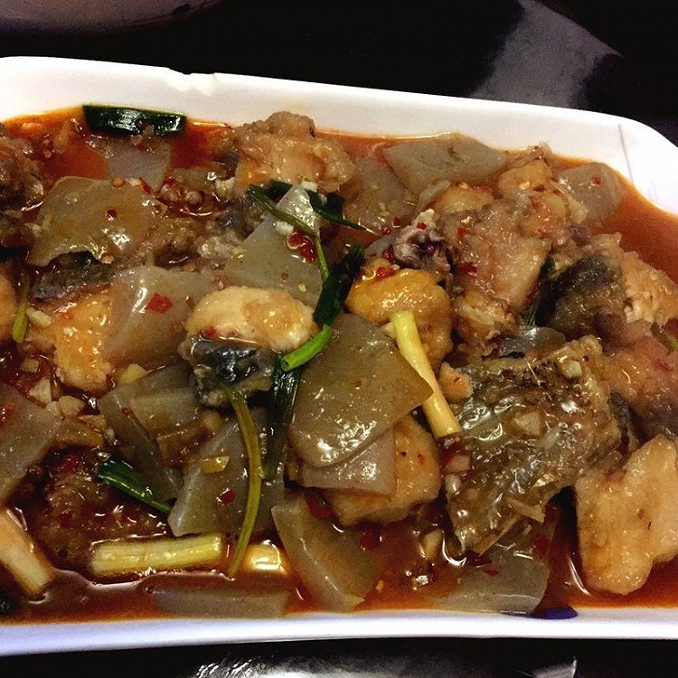 魔芋烧鱼的做法