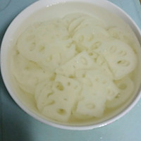凉拌酸辣藕片的做法图解2
