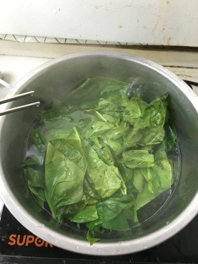 菠菜面的做法图解2