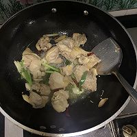 鸡肉炖土豆金针菇的做法图解5