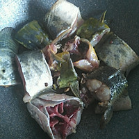 砂锅炖鱼的做法图解2