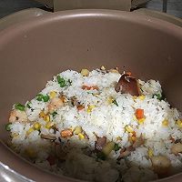 宝宝最爱＊五彩虾仁腊肉焖饭，的做法图解5