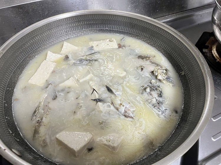 鲫鱼豆腐汤，鲜美好喝又营养的做法
