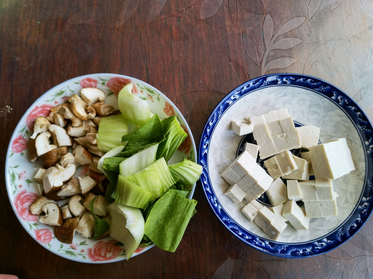 香菇豆腐汤怎么做_香菇豆腐汤的做法_豆粉草海_豆果美食
