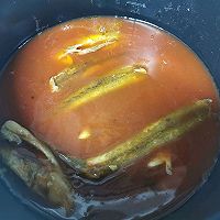 肉酥骨烂茄汁罐头鱼的做法图解4