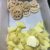 土豆藕烧排骨的做法图解1