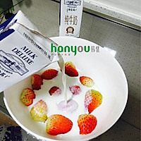 草莓冰淇凌的做法图解2