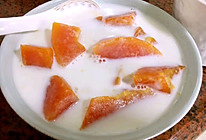 木瓜桃胶炖牛奶的做法