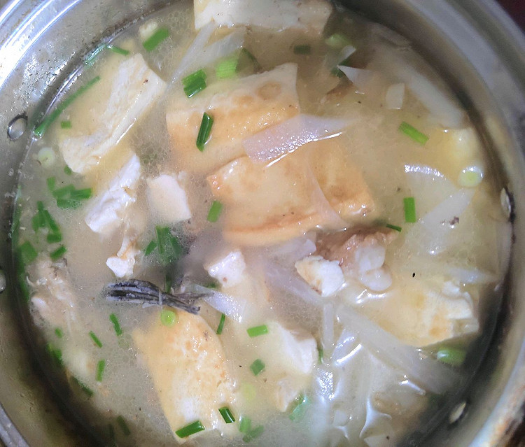 鱼头豆腐萝卜丝汤的做法