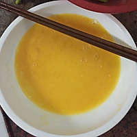 尖椒炒鸡蛋的做法图解2