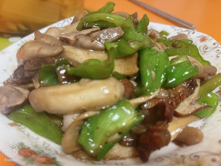 辣椒炒赤松茸的做法