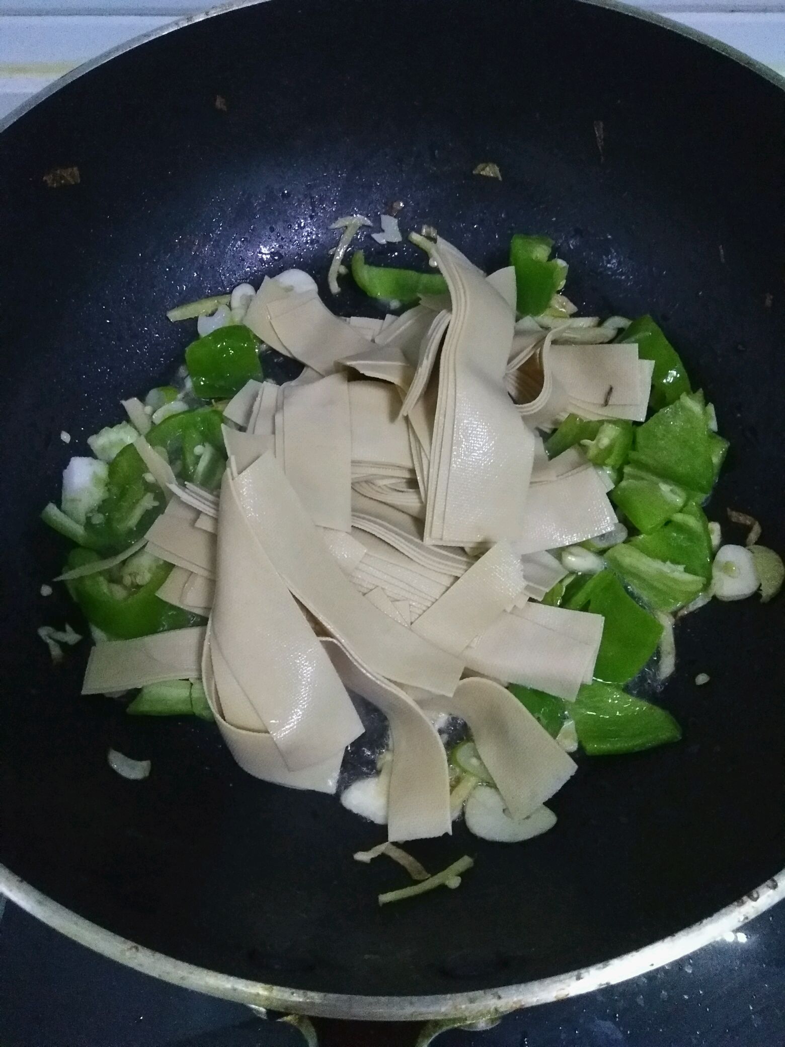 干豆腐卷金针菇怎么做_干豆腐卷金针菇的做法_豆果美食