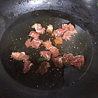 番茄牛肉炒饵块的做法图解2