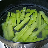 #珍选捞汁 健康轻食季#捞汁莴笋段的做法图解4