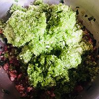 家庭版「猪肉芹菜蒸饺」的做法图解7