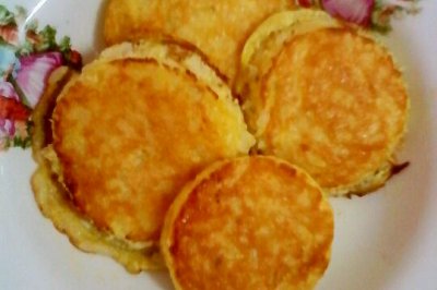 鸡蛋米饭虾皮饼