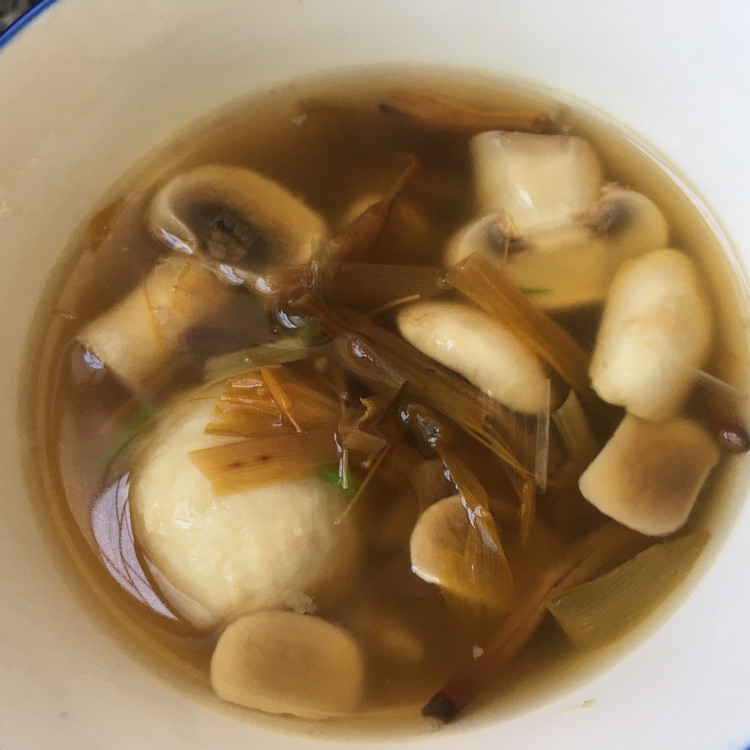 金针菜蘑菇汤的做法