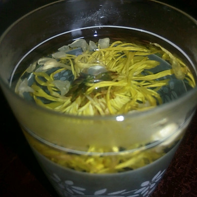 薄荷菊花茉莉花，成为一杯花草茶。