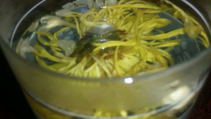 薄荷菊花茉莉花，成为一杯花草茶。
