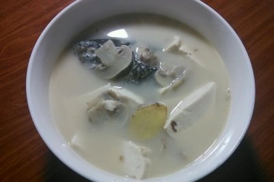 鲫鱼豆腐蘑菇汤