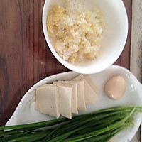 米饭炒韭菜的做法图解1