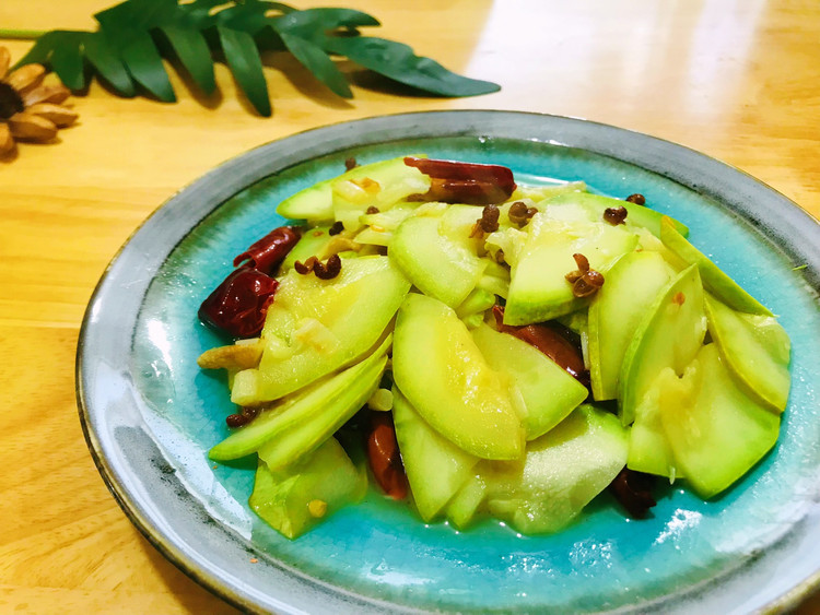 夏天吃西葫芦应时应季，做个最家常的醋溜西葫芦的做法