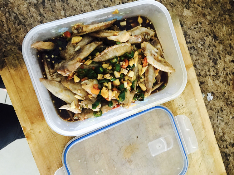 凉拌鸡小翅的做法