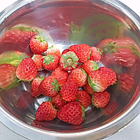 #元宵节美食大赏#草莓糖葫芦的做法图解1