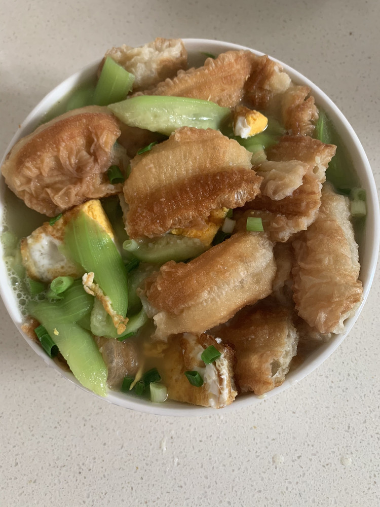 丝瓜油条蛋汤的做法