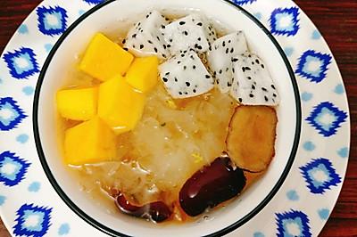 水果桂花桃胶银耳羹