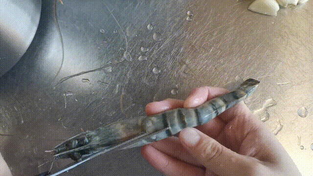 柠香蒜味开背虾—蒸出来的好味道#换着花样吃早餐#的做法图解2