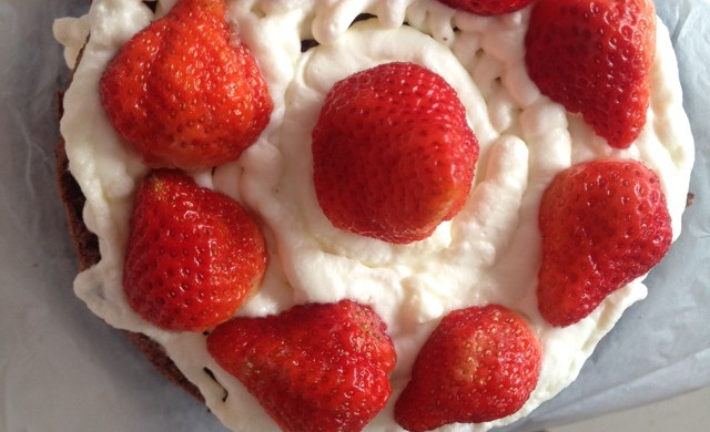 巧克力草莓裸蛋糕