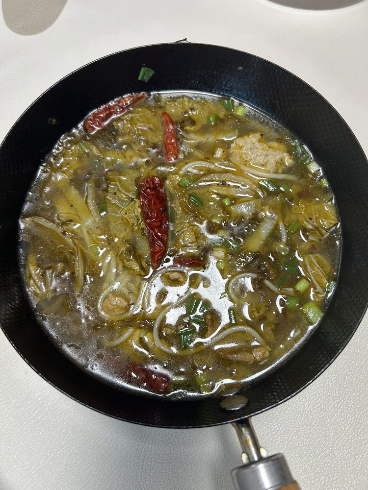 酸菜肉片(肉丝)米线-被安利菜系的做法