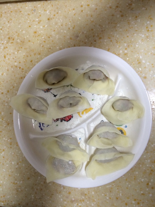 鲜肉西芹小馄饨的做法图解3